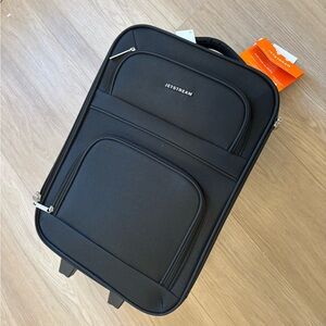 New hand-carry luggage